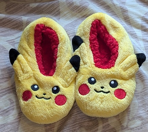 Pikachu pokémon slippers - pokémon,