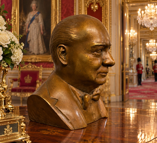 Bronze bust winston - bust,