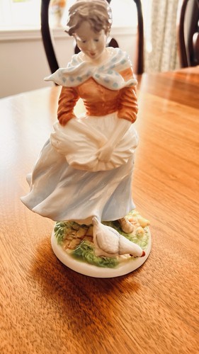 Royal worcester figurine lady - figurine,