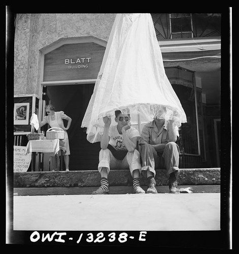 Photo blatt building 1930s - 1930s, men