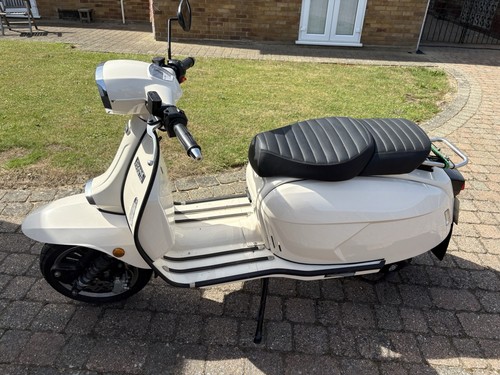 Royall alloy 125cc scooter
