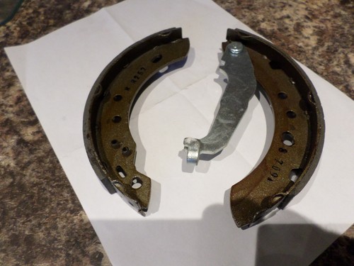 886 brake shoes for datsun - qh,