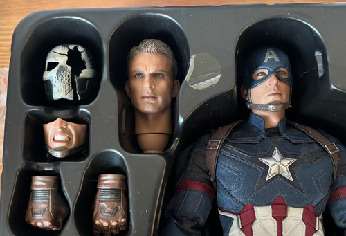 Hot toys captain - captain, america