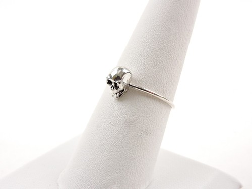 Sterling silver mini skull - silver,