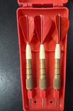 Vintage Feather Darts in Red Bakelite Case Concentric - #3201