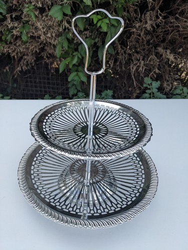 Vintage two tier - metal, cake
