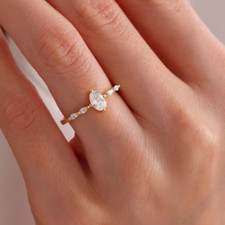 2Ct Oval Cut Simulated Diamond