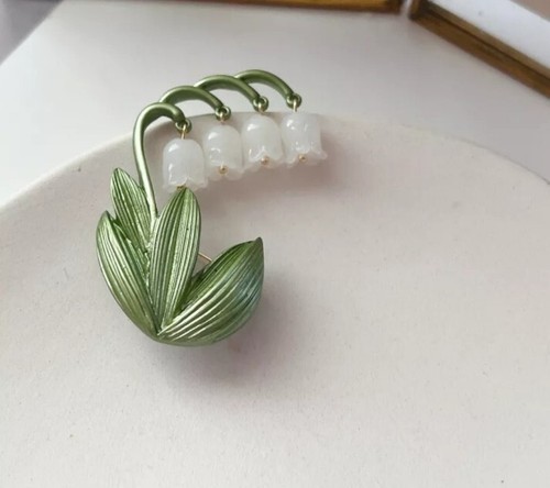 Vintage art deco - style, lilly