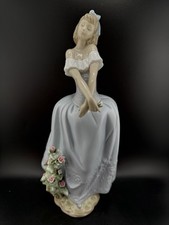 Lladro 6712 Lady in Love