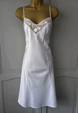 LADIES VTG ST MICHAEL WHITE SILKY SOFT POLYESTER FULL SLIP SIZE 16