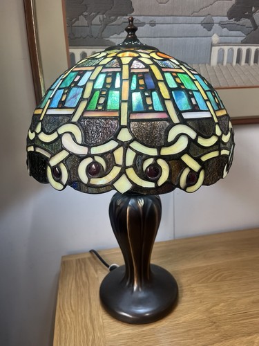 Beautiful tiffany style table - tiffany,