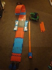 Hot Wheels Track Builder Race Crate with fnb20 City cobra crush