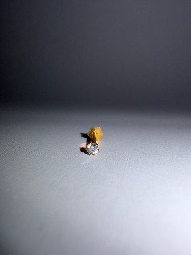 18ct gold nose stud - , (9mm