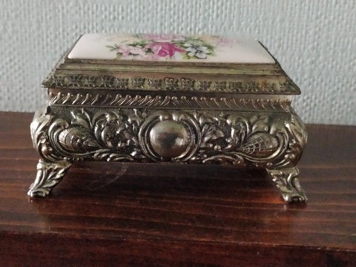 Silver metal trinket box - silver,