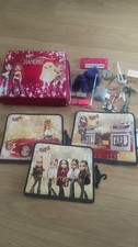 Bratz Dolls Carry Case Plus 3 Hangers & Some Accessories