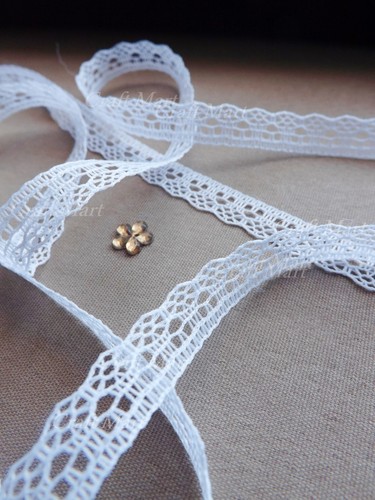 Narrow vintage white lace - vintage,