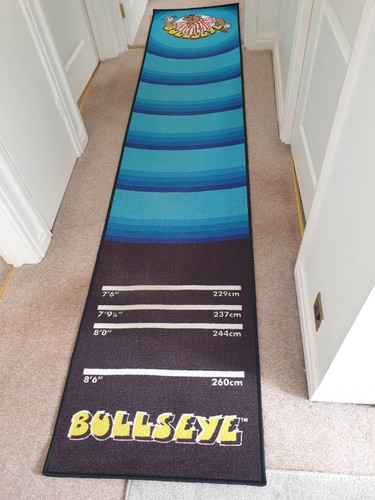 Bullseye roll darts mat - up,