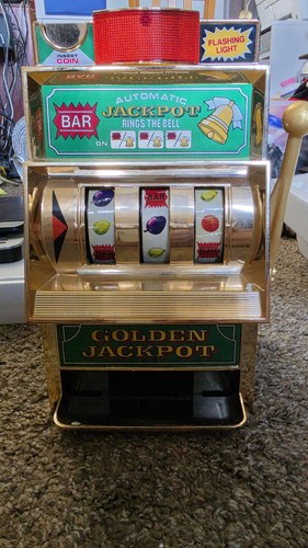 Golden jackpot slot machine - golden,