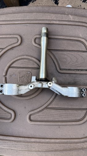 Bottom fork yoke and head - bottom,