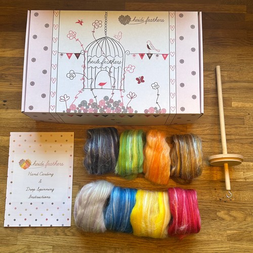 Heidifeathers hand drop - hand,
