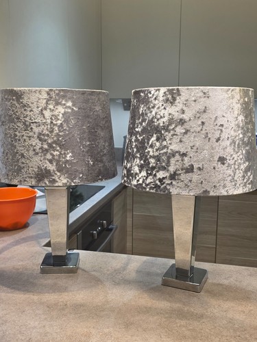 Extra large table - large, lamps
