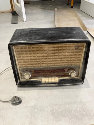 Vintage antique bush radio - bush,