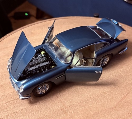 Danbury mint 1964 aston martin - mint,