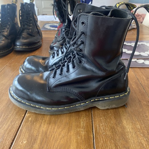 Martens airwair hole - dr,