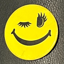 VINTAGE Pin Badge SMILEY FACE