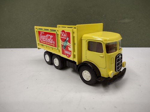 Coca cola die - die, cast
