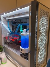 Liquid water cooled gaming pc