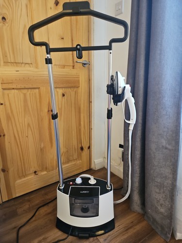 Clothes steamer upright - clothes,