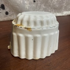 The Olde Farmhouse Enamel Jelly Mold 16x11cm