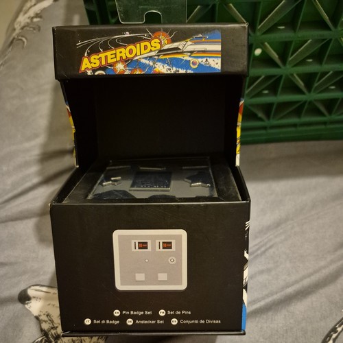 Atari asteroids pin badge set - atari,