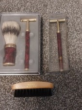 VINTAGE SHAVING SET IN WALNUT