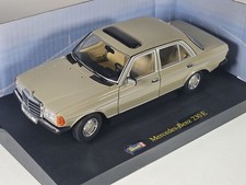 Revell 1:18 Mercedes-Benz 230