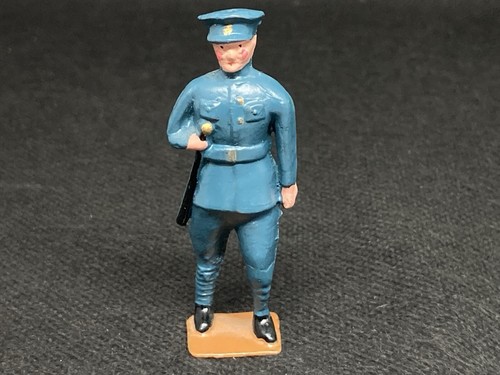 Officer soldier crescent - by,