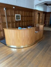 Large oak veneer reception desk in beautiful condition. Size approx. 3.72m 