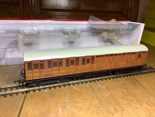 Hornby R4518 LNER Teak Gresley