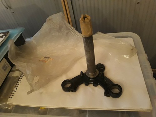 Yamaha lower bottom front fork - lower,