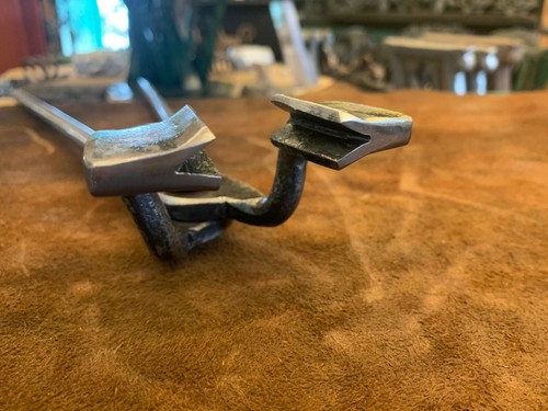 Victory tools hand - victory,