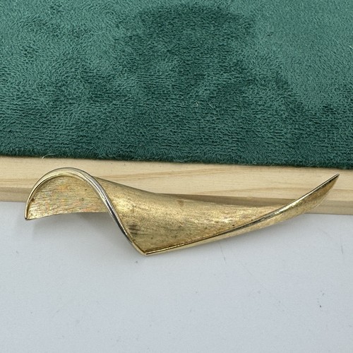 Vintage trifari brooch gold - vintage,