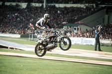 EVEL KNIEVEL 1975 LONDON BUS JUMP PHOTO PRINT WEMBLEY MOTOR CYCLE STUNT MAN
