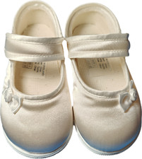 Early Days White Hard Soled Satin Upper Girls Occasion wear shoes. Size 2