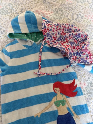 Mini boden hooded towel robe - mini,