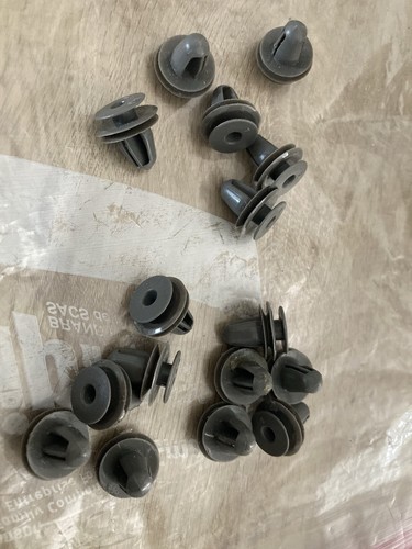 Interior fixing clips - 16, for