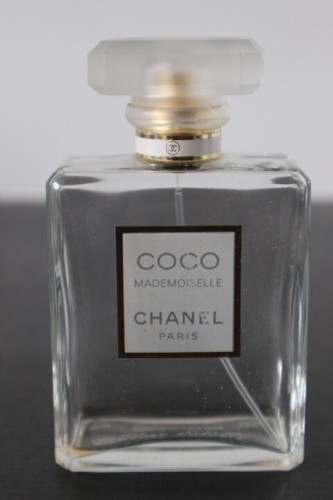Empty eau toilette - empty,