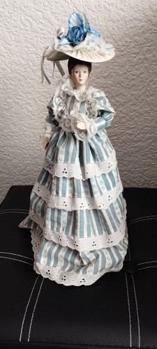 Musical revolving doll blue - revolving,