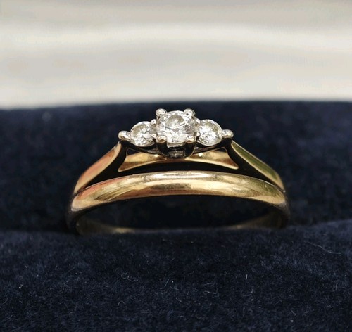 9ct yellow gold diamond - 9ct,