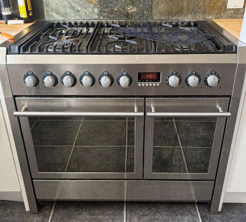 Freestanding silver gas - freestanding,